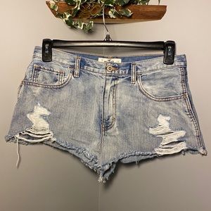 🌞Never Worn! Hollister Distressed Jean Shorts